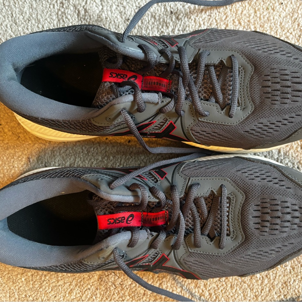 Mens Asics running shoe